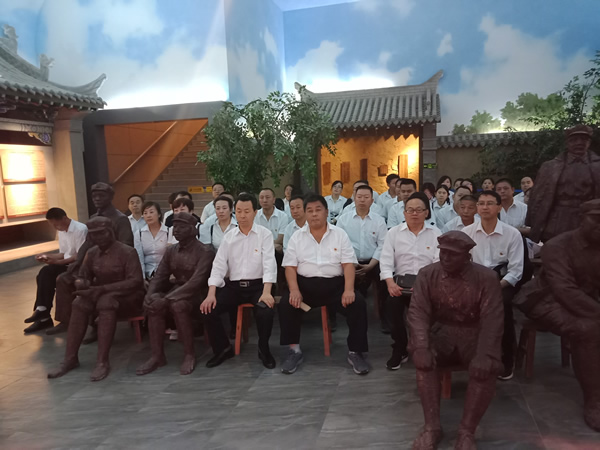 隴運(yùn)集團(tuán)公司黨委開展“不忘初心、牢記使命”紀(jì)念建黨98周年主題黨日活動(dòng)